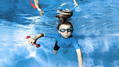Jak uczyć się pływać – przyrządy do nauki pływania